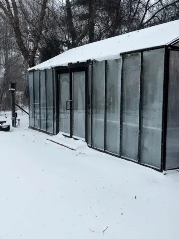 insulating-greenhouse-with-bubble-wrap